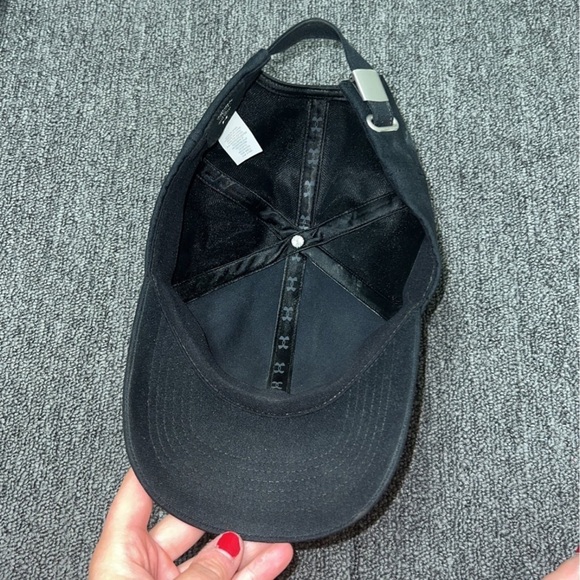 Under Armour Hat - Picture 3 of 5
